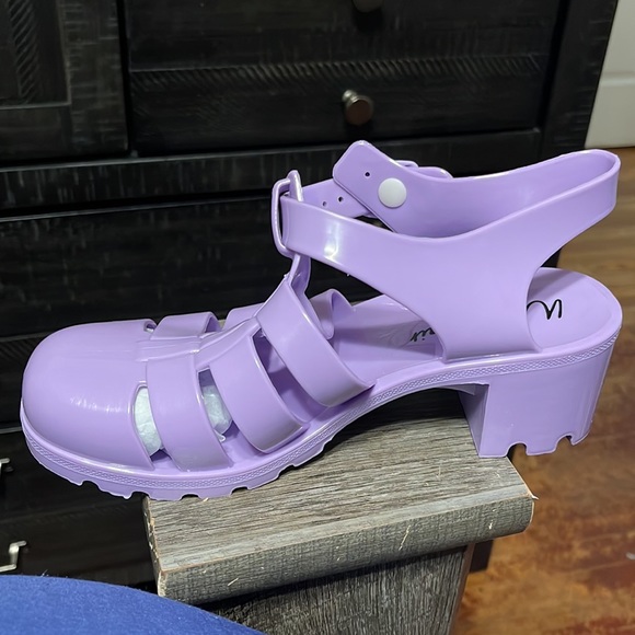 Sandals - Picture 3 of 3